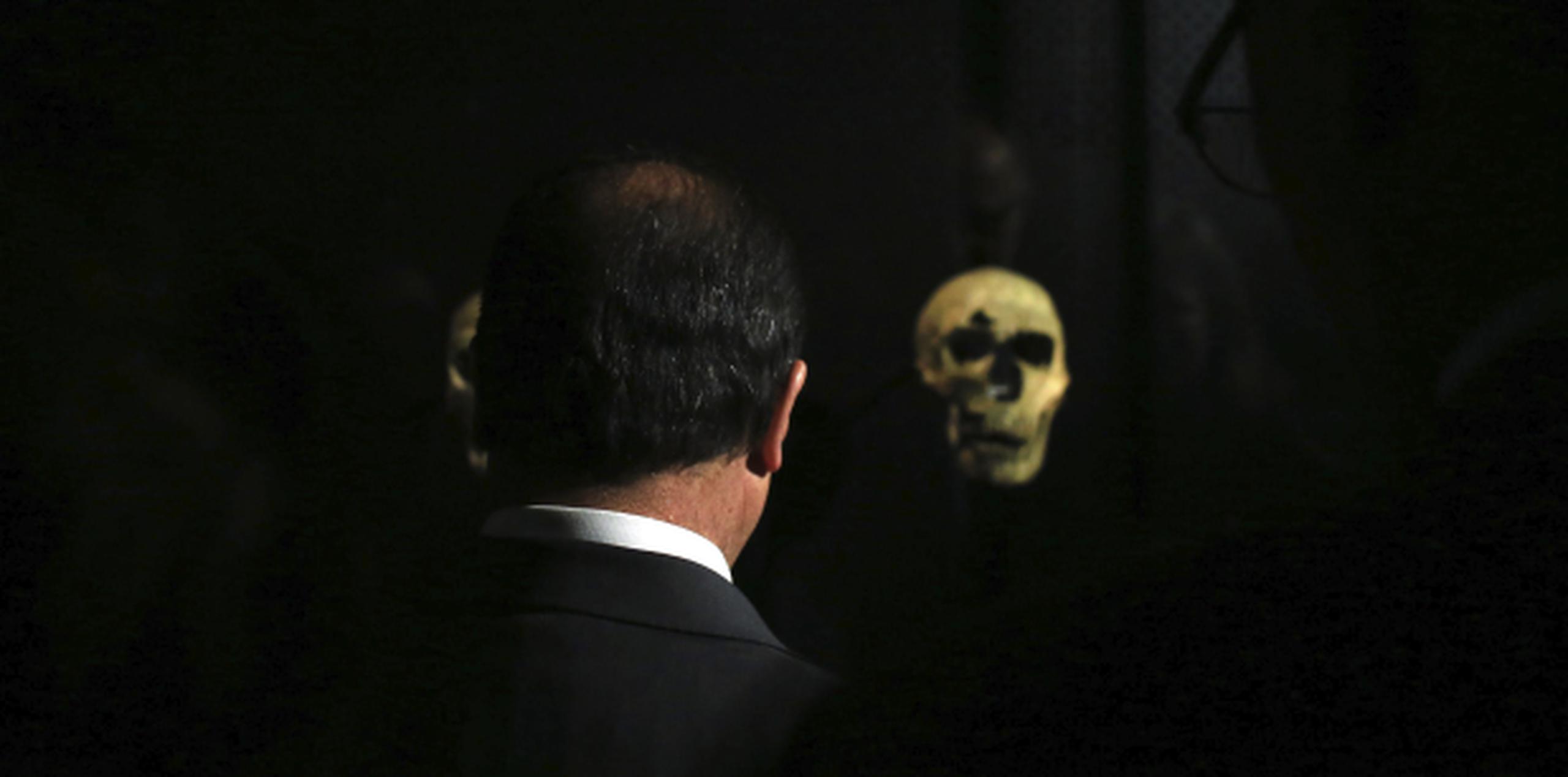 El presidente francés François Hollande durante la reapertura del Museo del Hombre en París. (EFE)
