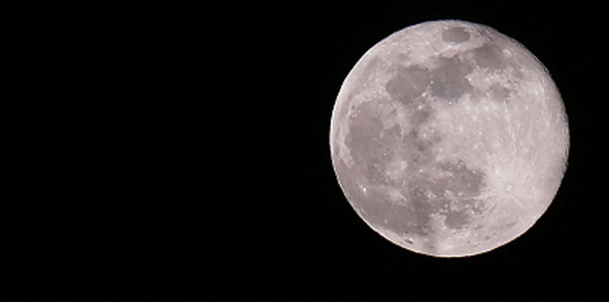 Durante esta noche, la luna se verá un 16% más grande y su brillo un 30% más intenso. (Archivo)
