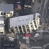 Aumentan los muertos tras potente terremoto en Japón