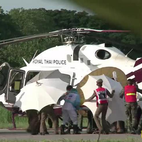 Cubren y aíslan a los ocho niños rescatados de una cueva tailandesa