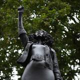 Retiran estatua de activista negra de un pedestal en Bristol