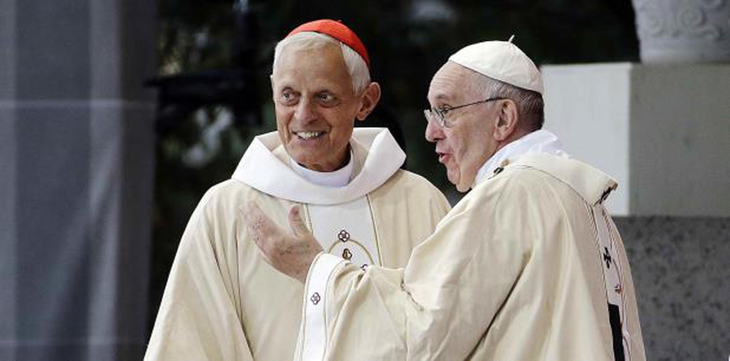 Papa Francisco y el cardenal Donald Wuerl, en una foto del 23 de septiembre de 2015. (AP)