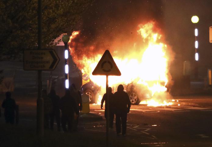La Federación Policial de Irlanda del Norte llamó al fin de la violencia y afirmó que destruir sus propias comunidades “no es la manera correcta de protestar”.