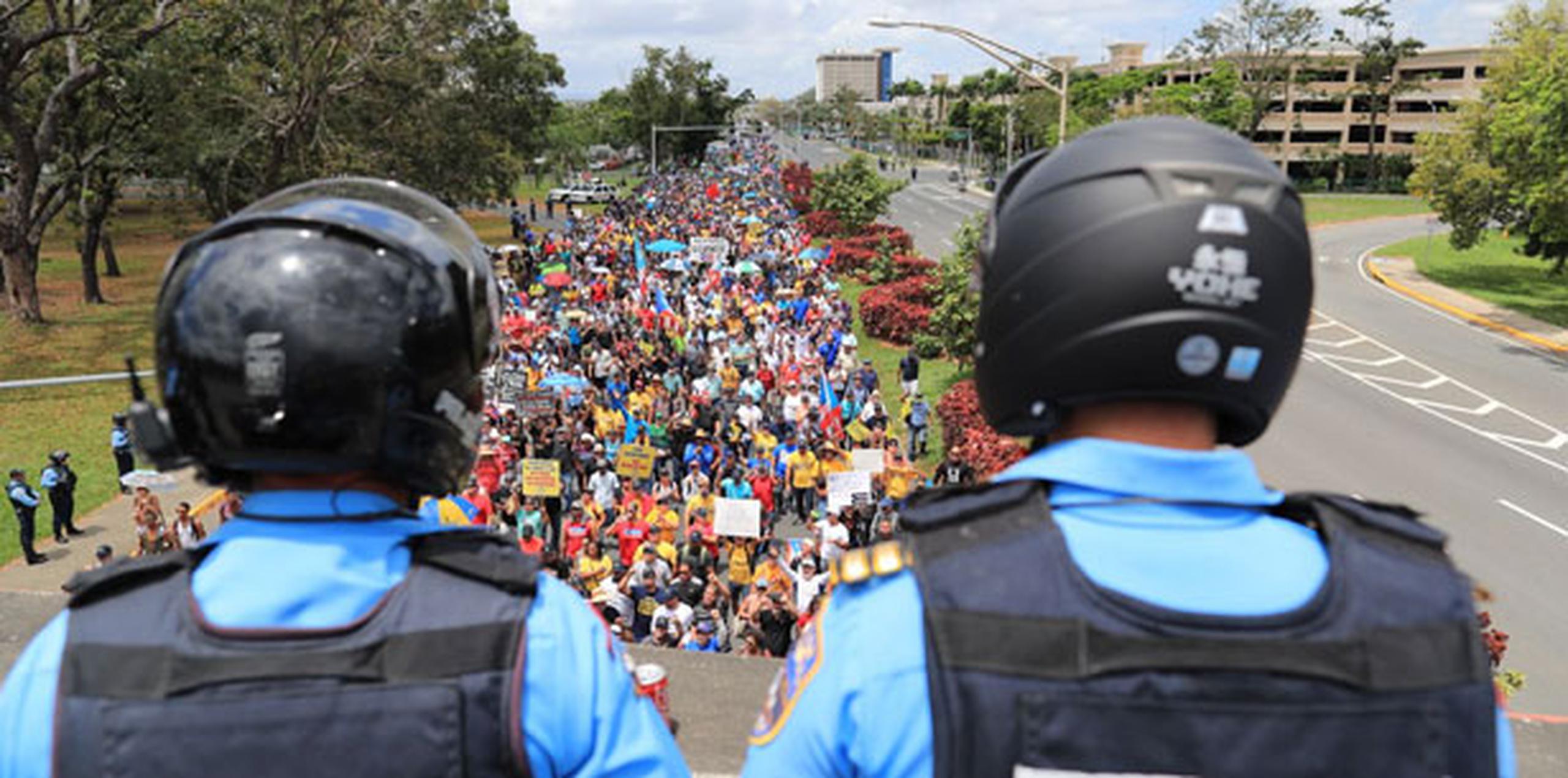 Varias marchas salen hoy de distintos puntos del área metropolitana, como esta en la UPR, en protesta contra el gobierno y la Junta de Supervisión Fiscal. (tonito.zayas@gfrmedia.com)