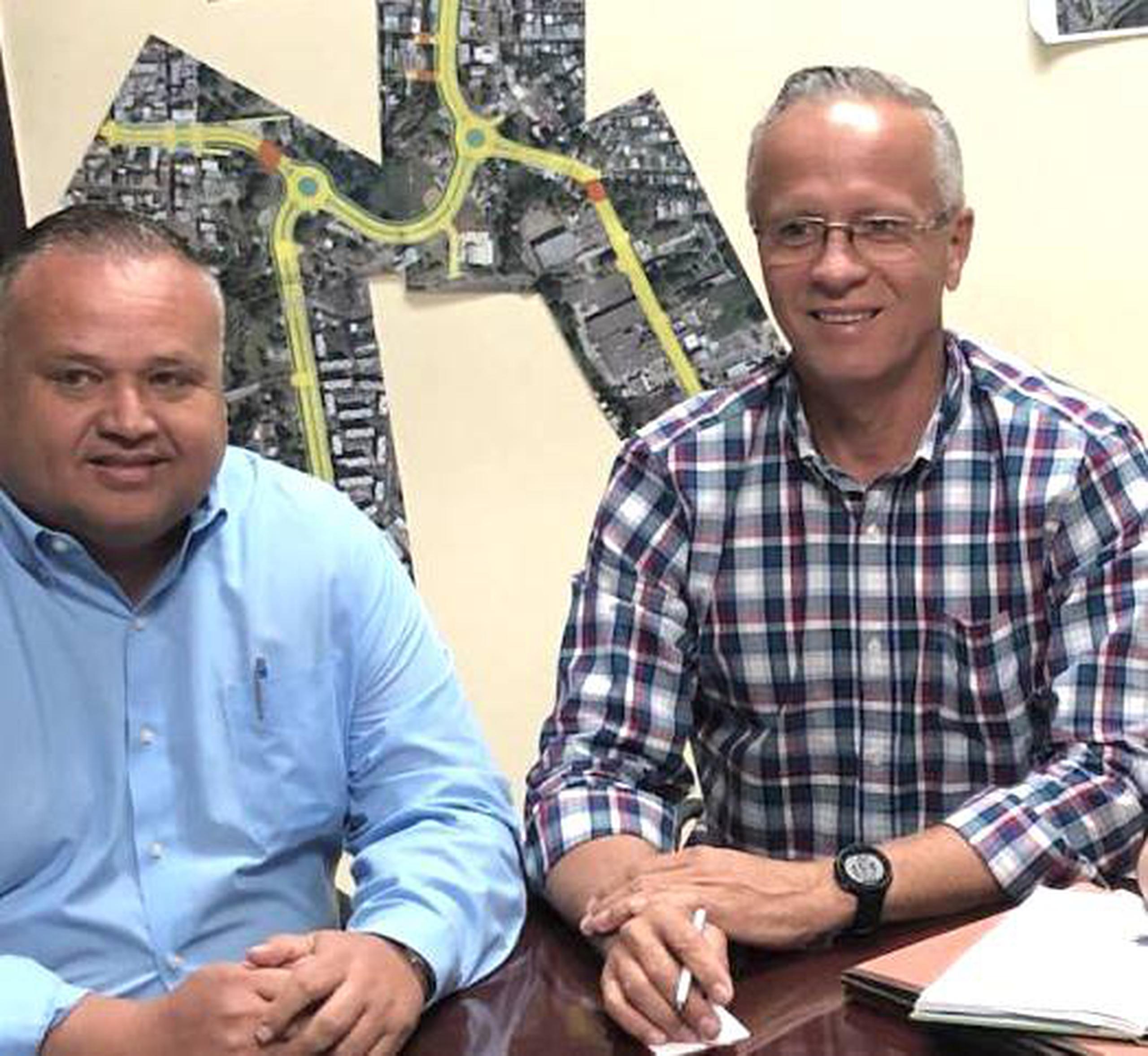 En la foto, el representante Aníbal Díaz Collazo y el alcalde de Cayey, Rolando Ortiz.