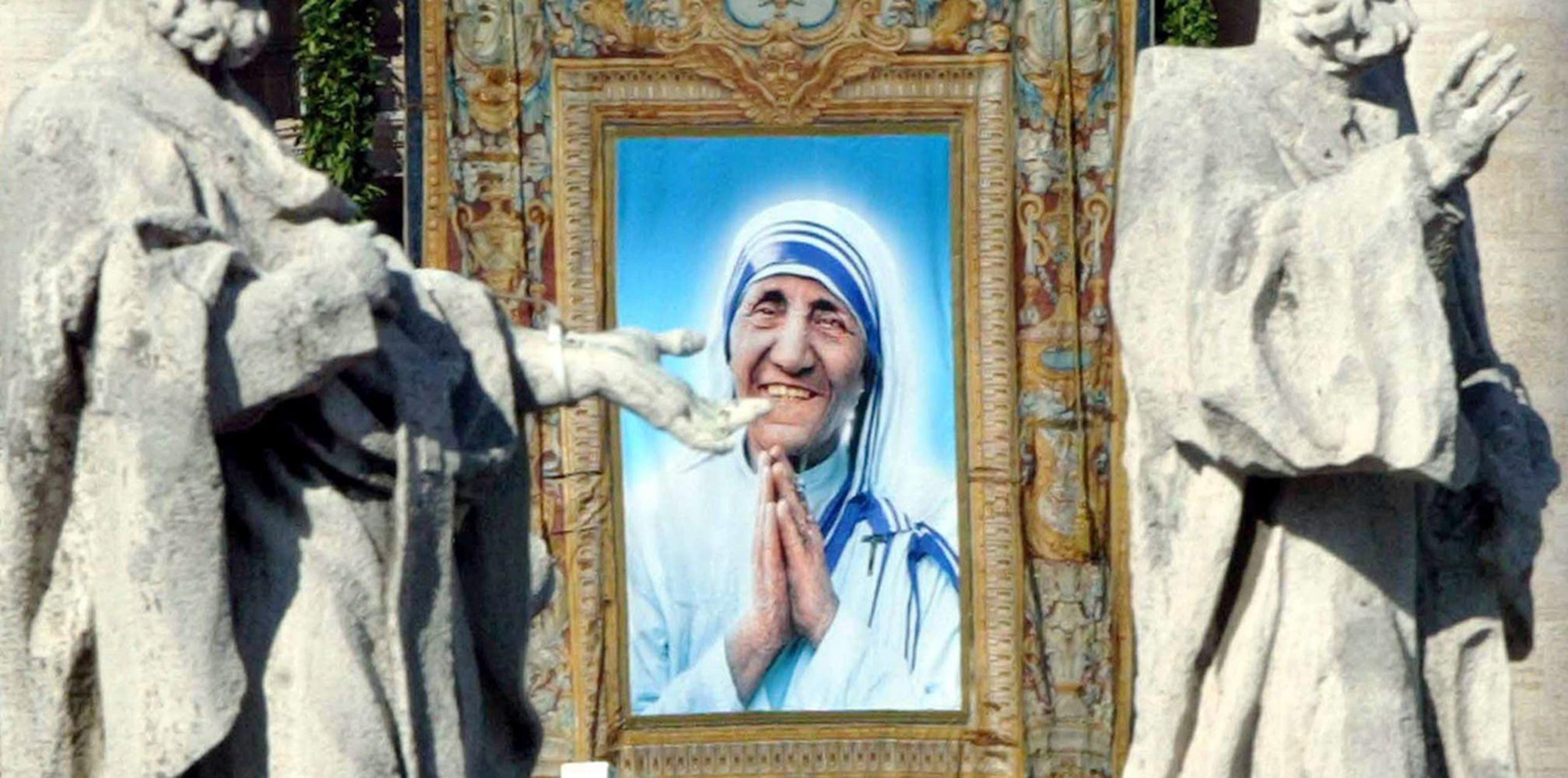 La canonización de la Madre Teresa, que será la primera Premio Nobel en subir a los altares de las Iglesia católica, se ha preparado en el Vaticano con diferentes misas. (AP)