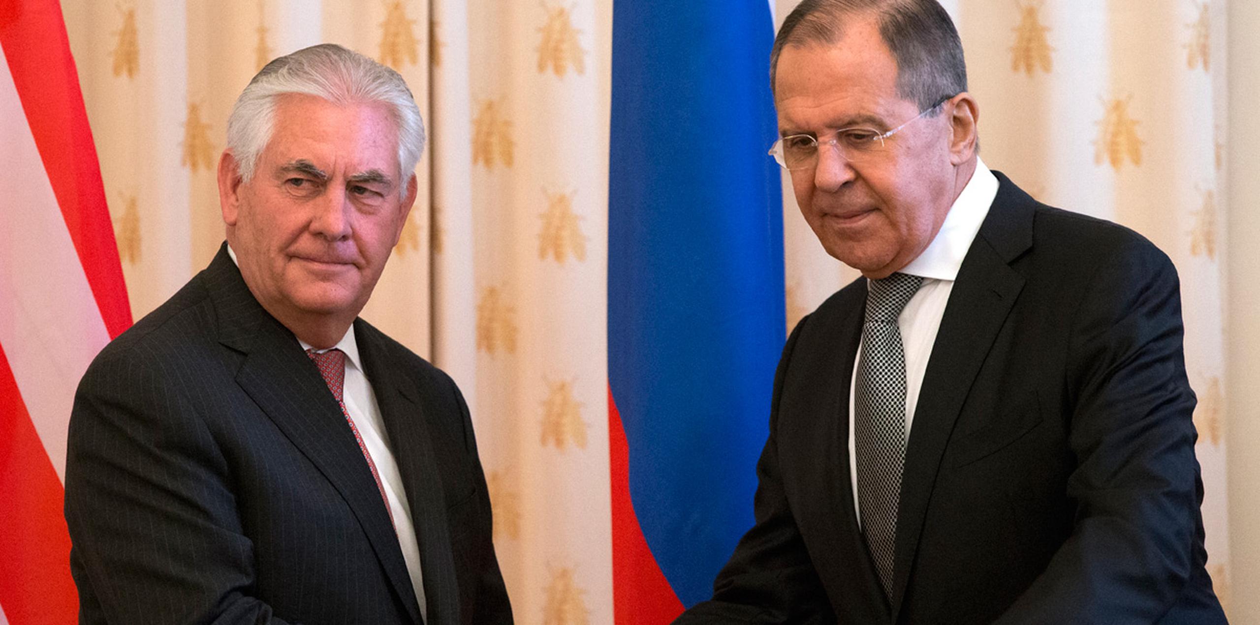 Tillerson se reunió el miércoles con el ministro ruso de Exteriores, Sergey Lavrov, un veterano diplomático cuya encendida defensa de las políticas de Putin ha frustrado a varios predecesores de Tillerson. (AP)