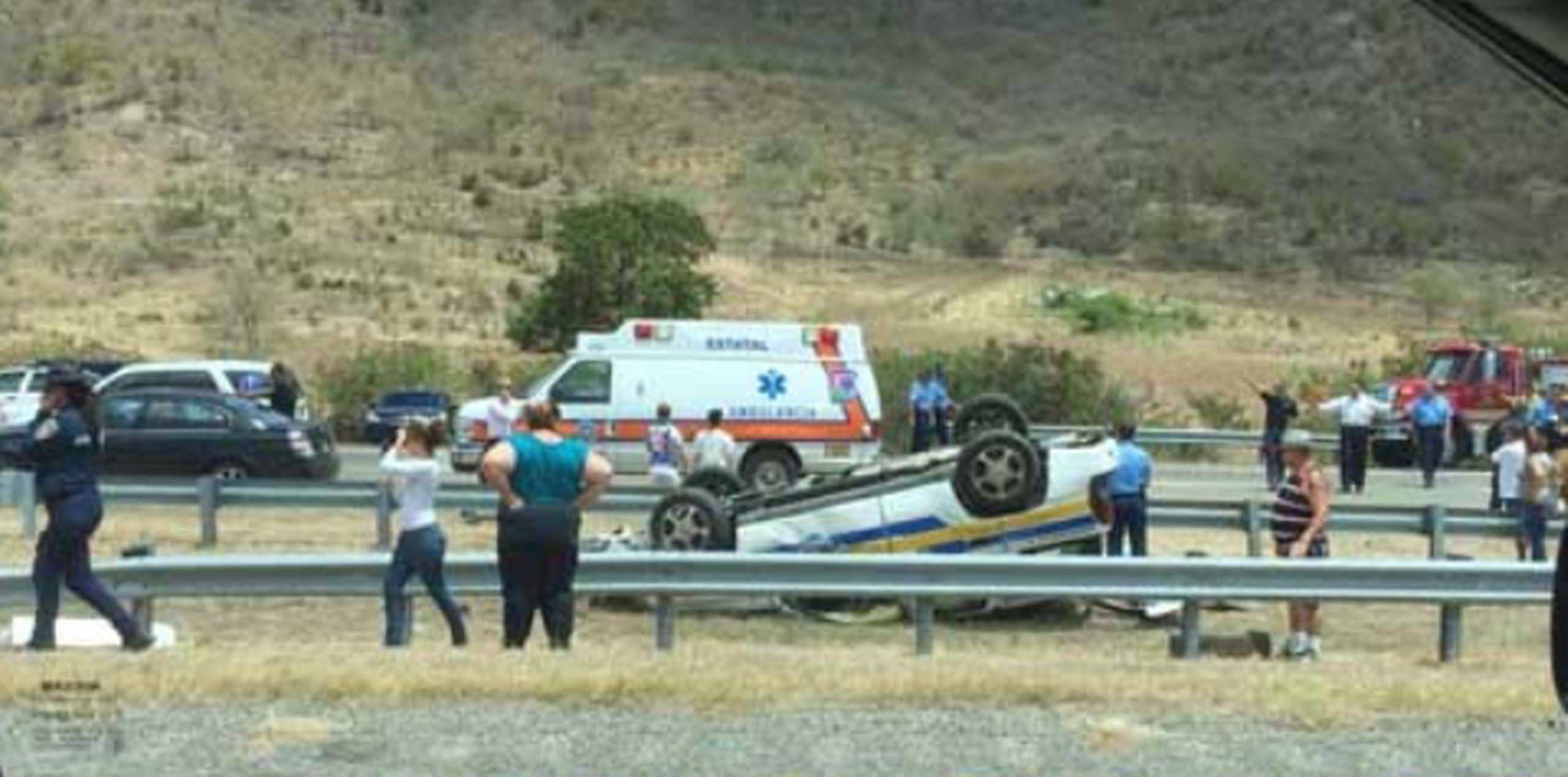 El accidente supuestamente lo ocasionó el conductor de una guagua Mitsubishi Montero, identificado por la Policía como Ángel Martínez Santiago. (Archivo)