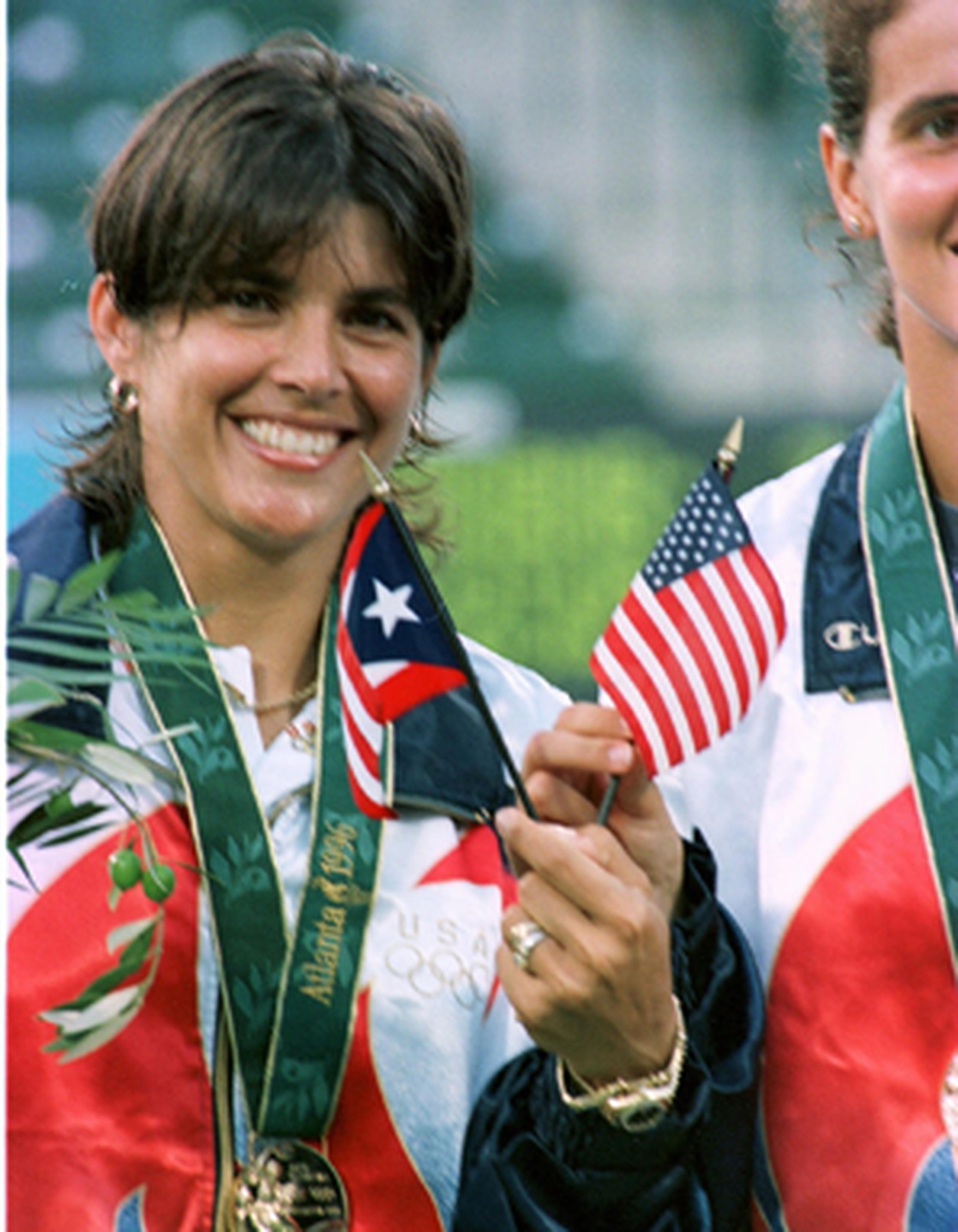 Para Fernández fue su segunda presea dorada representando a Estados Unidos en unas olimpiadas. (Archivo)
