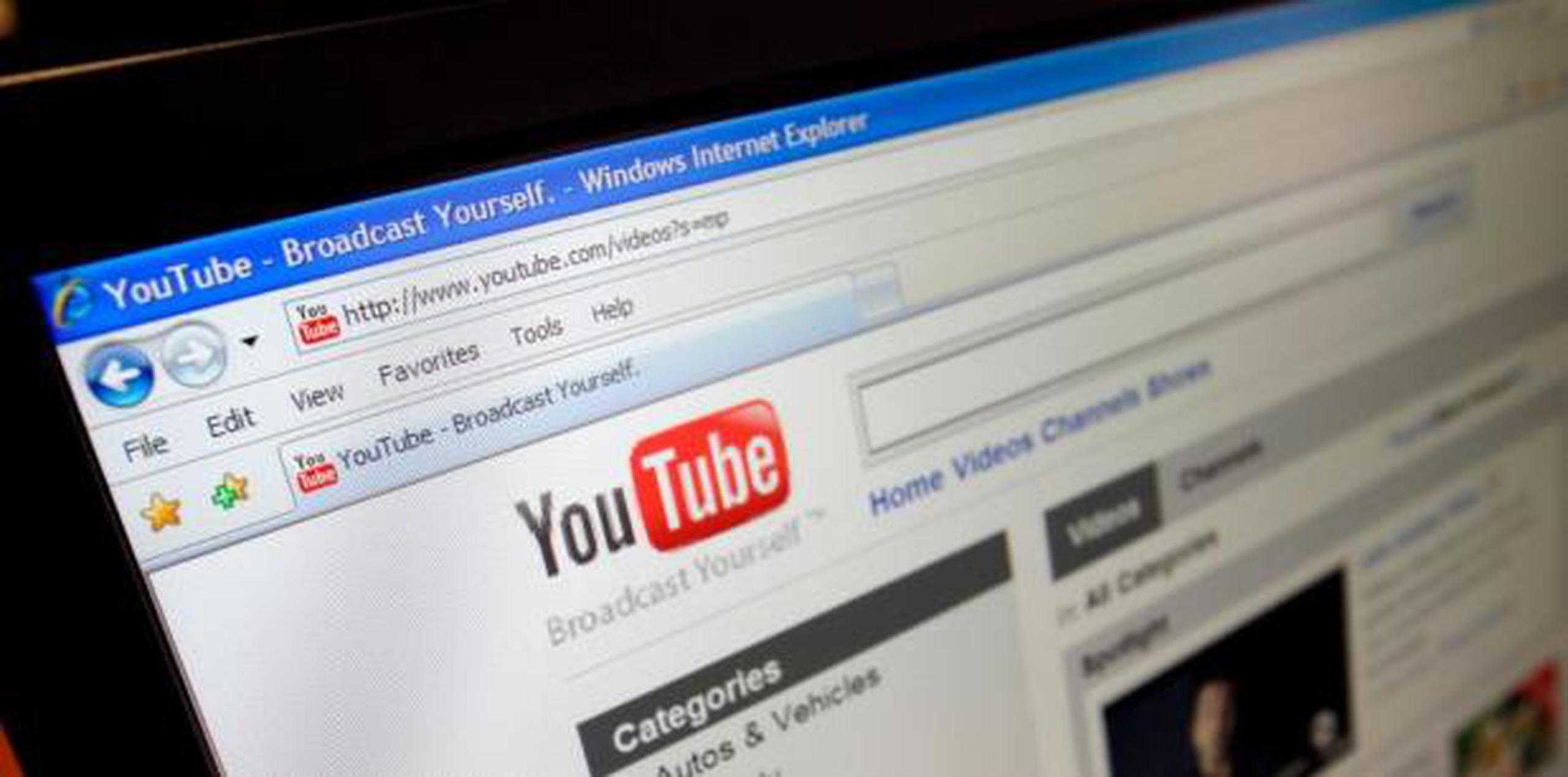 YouTube ha recibido críticas de políticos, el público y los creadores de los vídeos por el material que permite y el que censura. (AP)