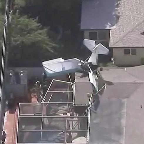 Avioneta se estrella contra el techo de una casa en Miami