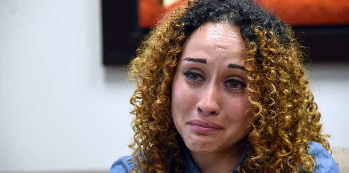 Natashia Leen Vélez Quiñones sufre al ver a su mamá postrada en una cama y no poder hacer nada por ella.    (andre.kang@gfrmedia.com )