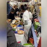 Vídeo: ¿Cena de Acción de Gracias adentro de un tren en Nueva York?