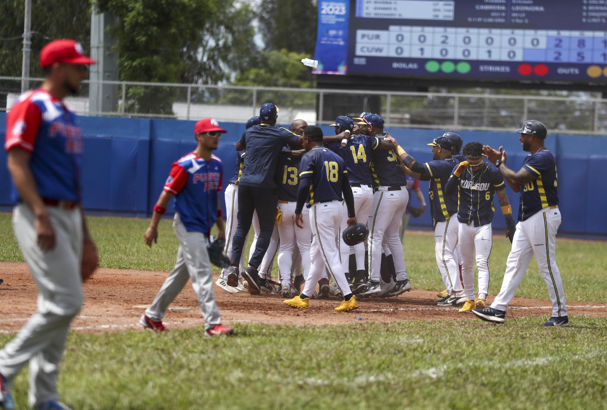 Equipo Nacional de Béisbol en San Salvador fue dejado sobre el terreno por la novena de Curazao.