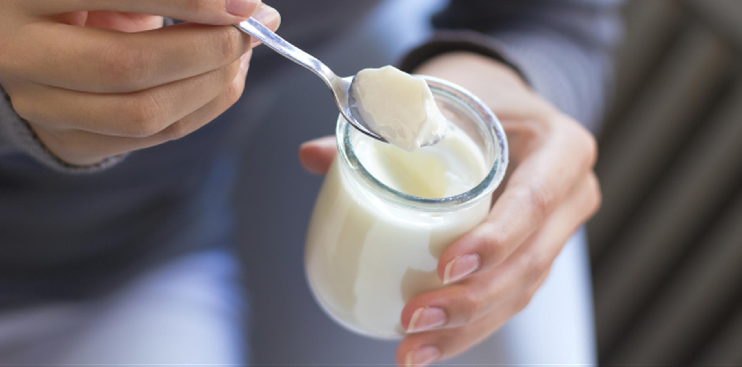 El yogur con probióticos mejora la flora bacteriana del estómago. (Archivo)