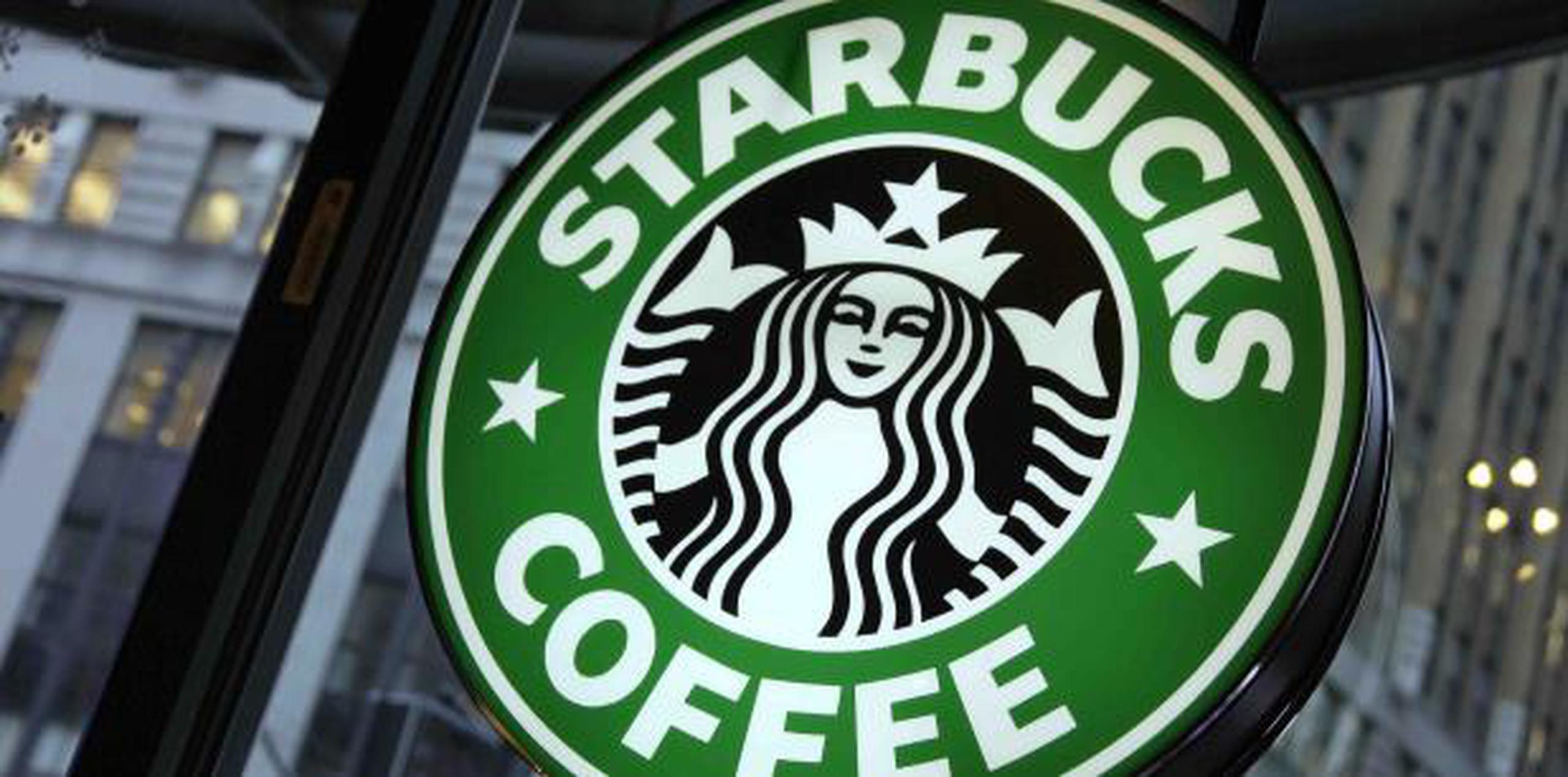 Starbucks se convierte así en la más grande en tomar semejante medida. (Archivo)