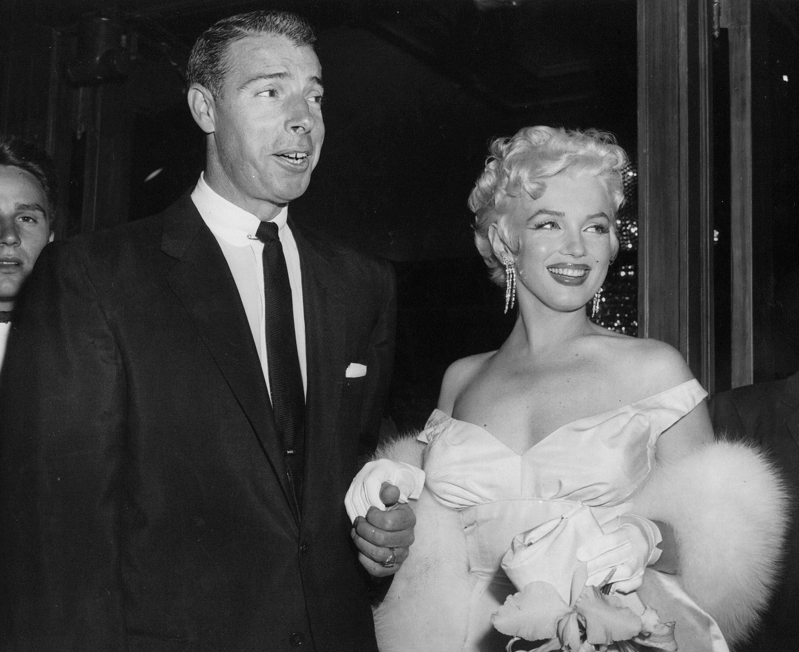 "Mi corazón se parte todavía más al verte llorar frente a todas estas personas", le escribió Joe DiMaggio a Marilyn Monroe.