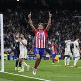 Con gol de Llorente, el Atlético salva empate de último con el Real Madrid