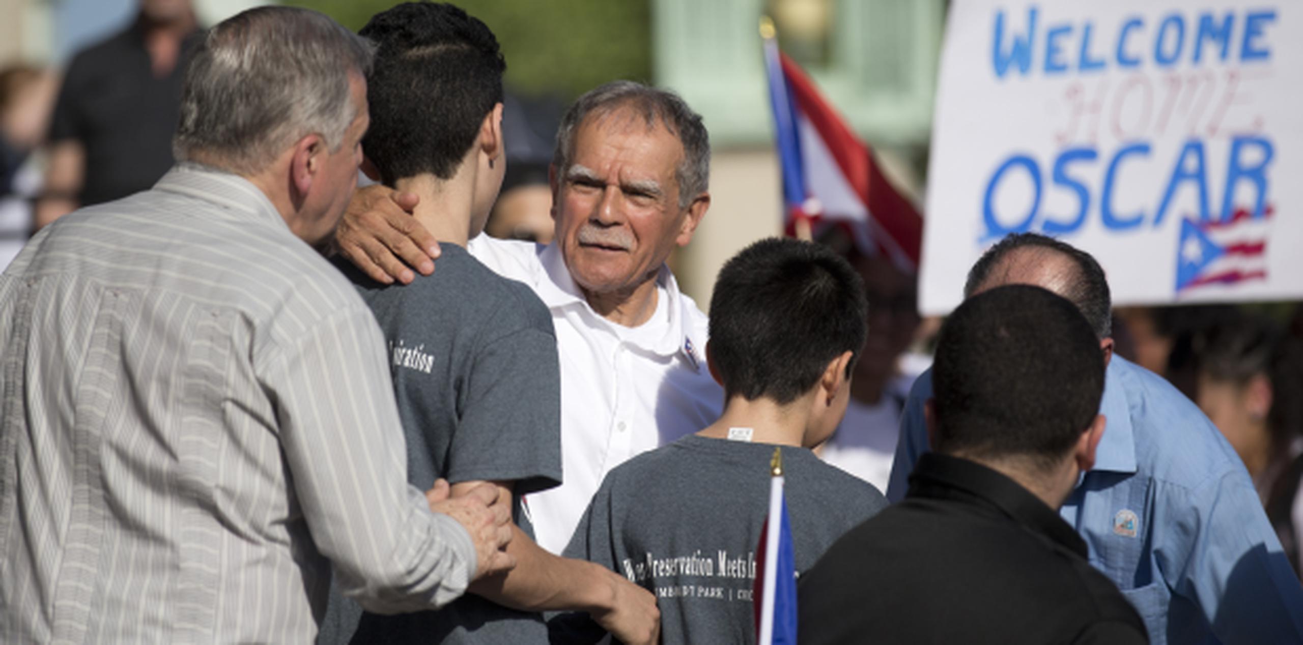 Amigos, familiares y allegados le dieron la bienvenida ayer a Oscar López Rivera en Chicago. (teresa.canino@gfrmedia.com)