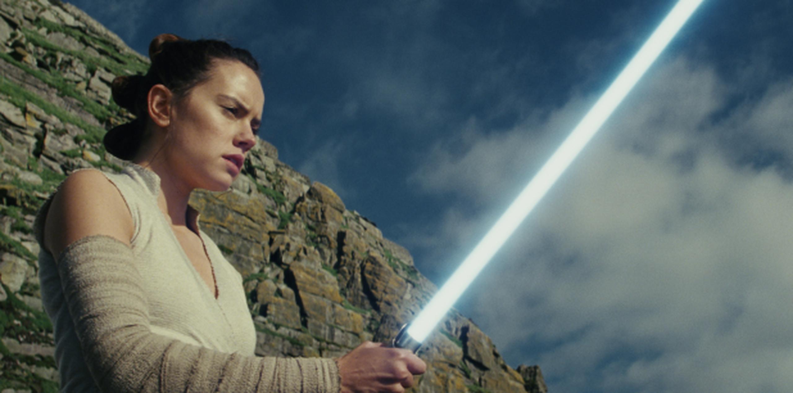 La actriz inglesa Daisy Ridley interpreta a Rey en “Star Wars: The Last Jedi”. (Lucasfilm Ltd. vía AP)