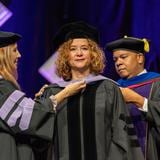 Universidad Albizu confiere doctorado honoris causa a presidenta del COPUR