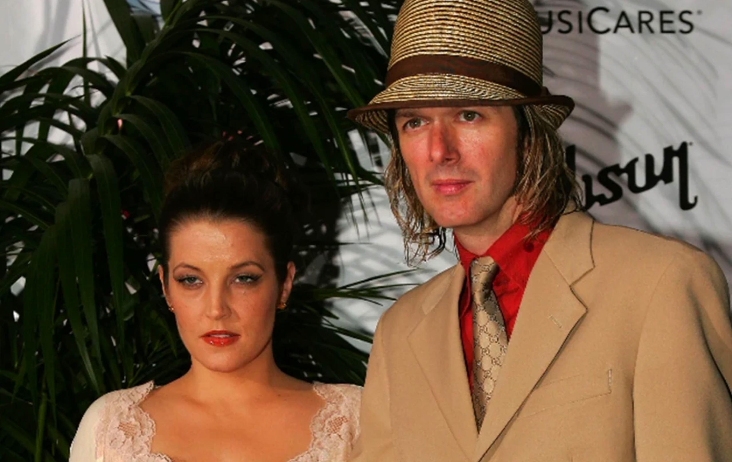 Lisa Marie Presley posa con Michael Lockwood a su llegada a los MusiCares’ 2008 (AP/Mark J. Terill/Archivo El Universal)