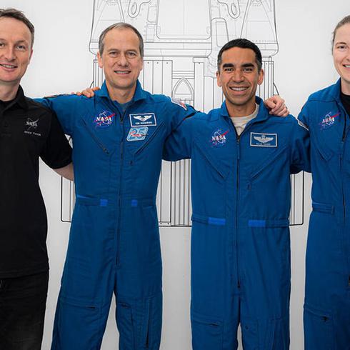 Cuatro astronautas salen al espacio con peculiar misión sobre su flora intestinal