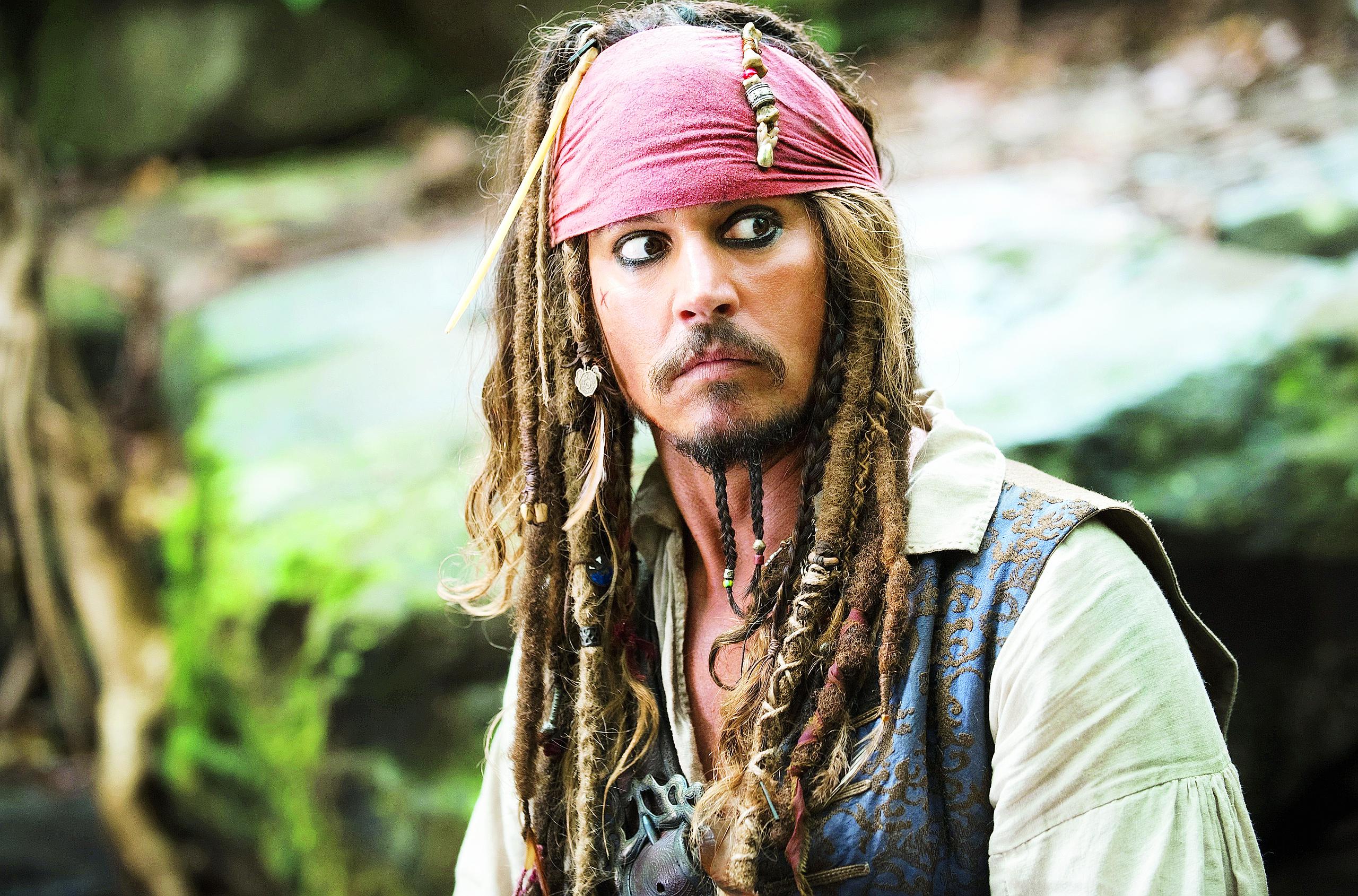 Johnny Depp como el capitán Jack Sparrow