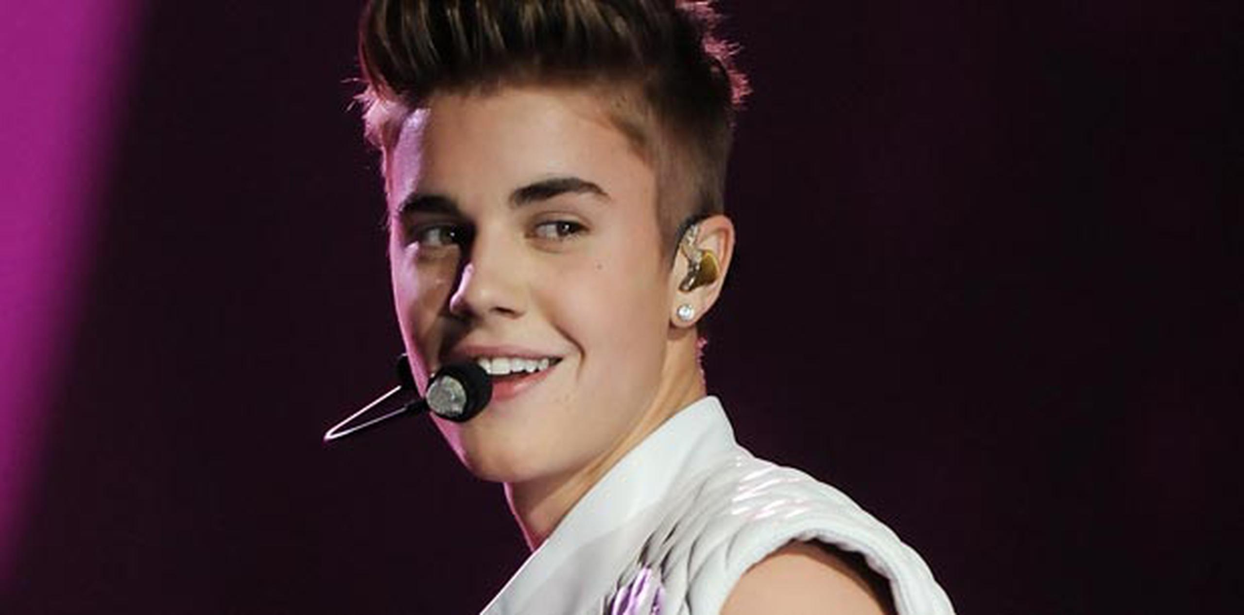 Bieber ha pedido disculpas por comentarios insultantes, pero esto no lo ha redimido de seguir en la lista de escándalos. (Archivo)