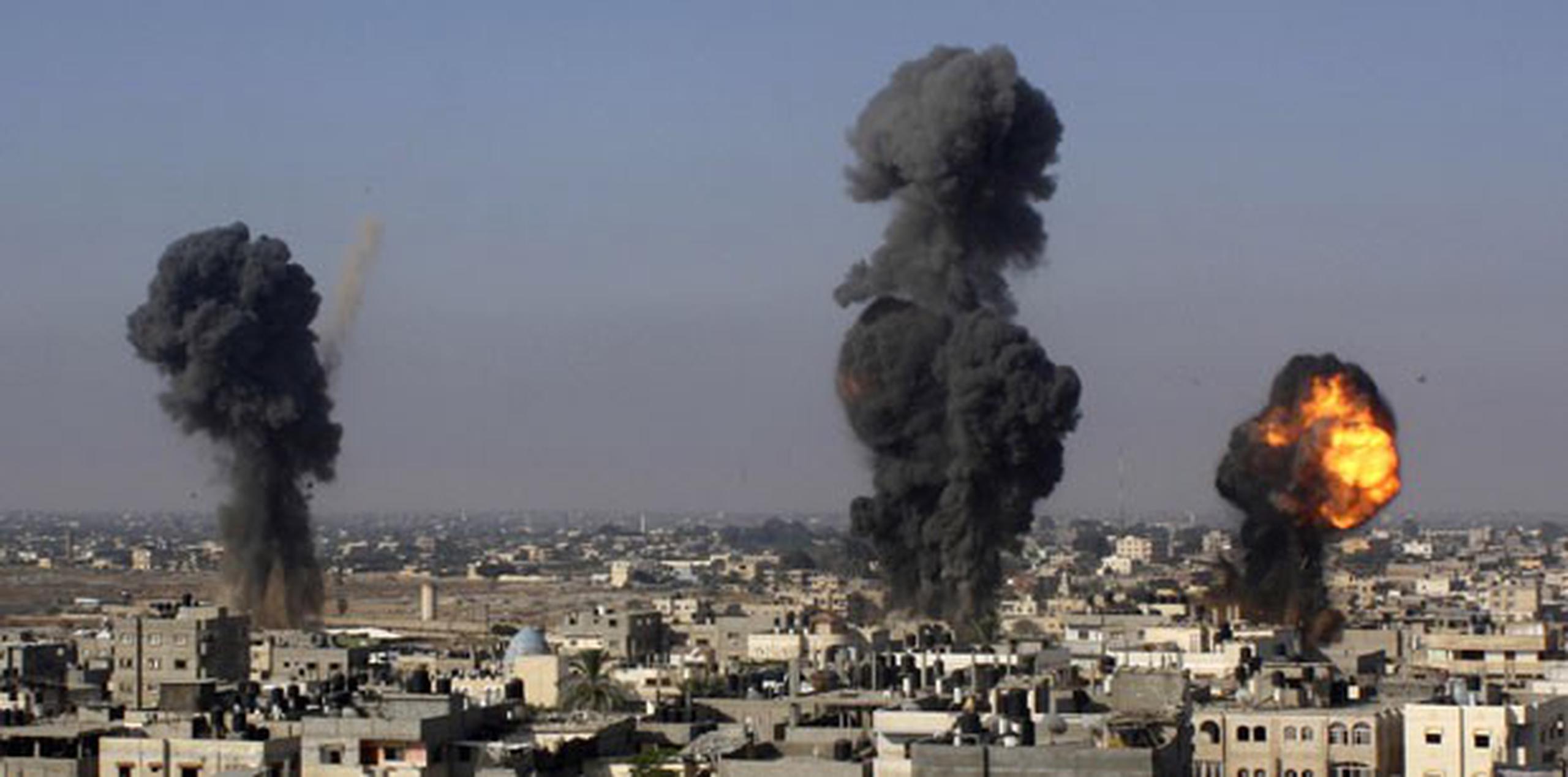 Milicianos palestinos lanzaron anoche 45 cohetes contra diversas ciudades del centro y el sur de Israel.(AP Photo/Hatem Ali)