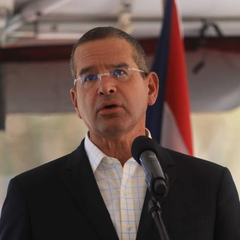 Gobernador dice que alegación de endosos fraudulentos no le preocupa "en lo más mínimo"
