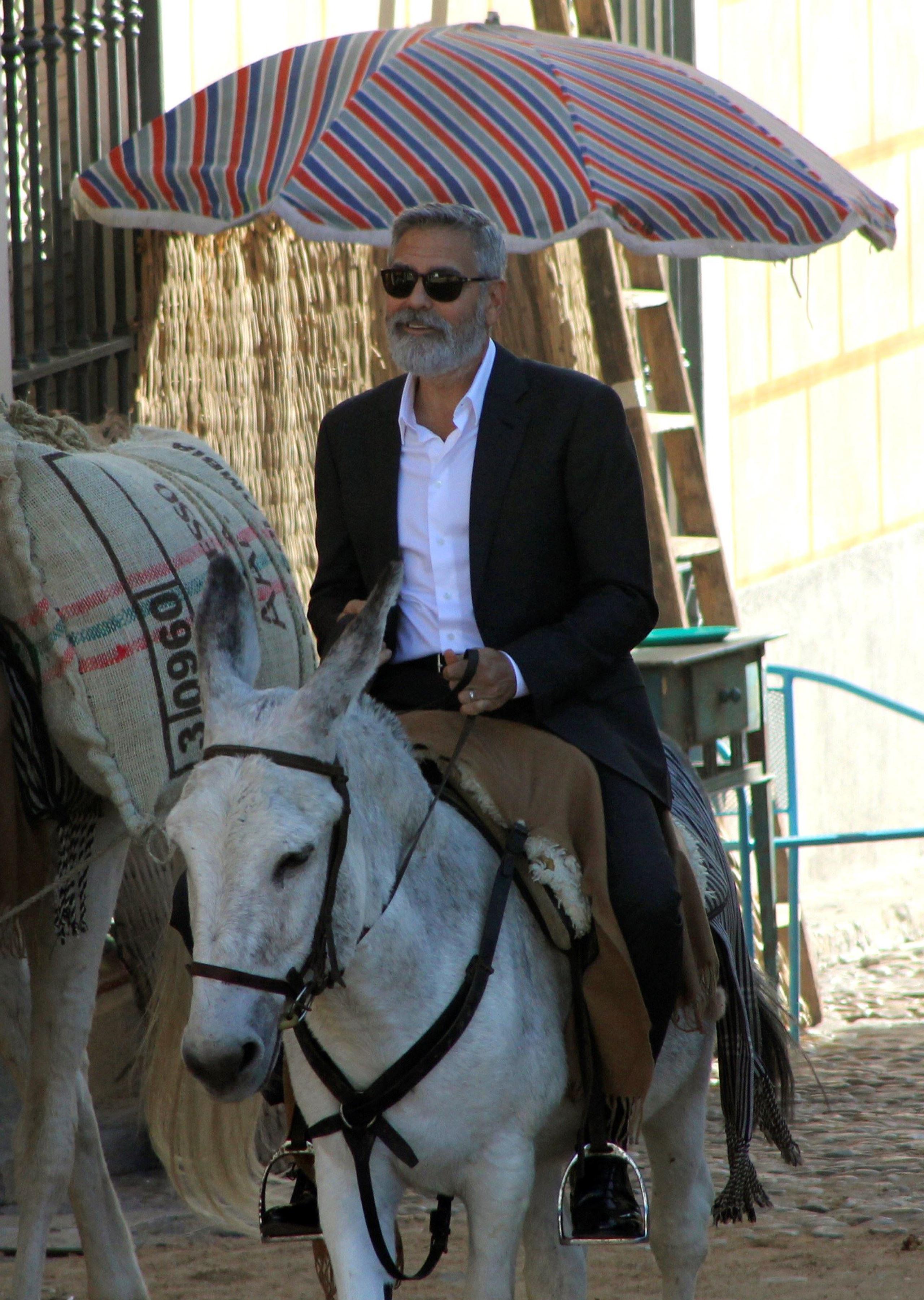 George Clooney en el pueblo madrileño de Navalcarnero. (EFE)