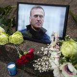 Arrestan a más de 400 personas en Rusia que rendían homenaje a Alexei Navalny