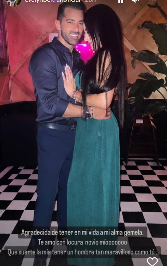 Toni Costa junto a su novia Evelyn Beltrán en la celebración de su cumpleaños. (Instagram)