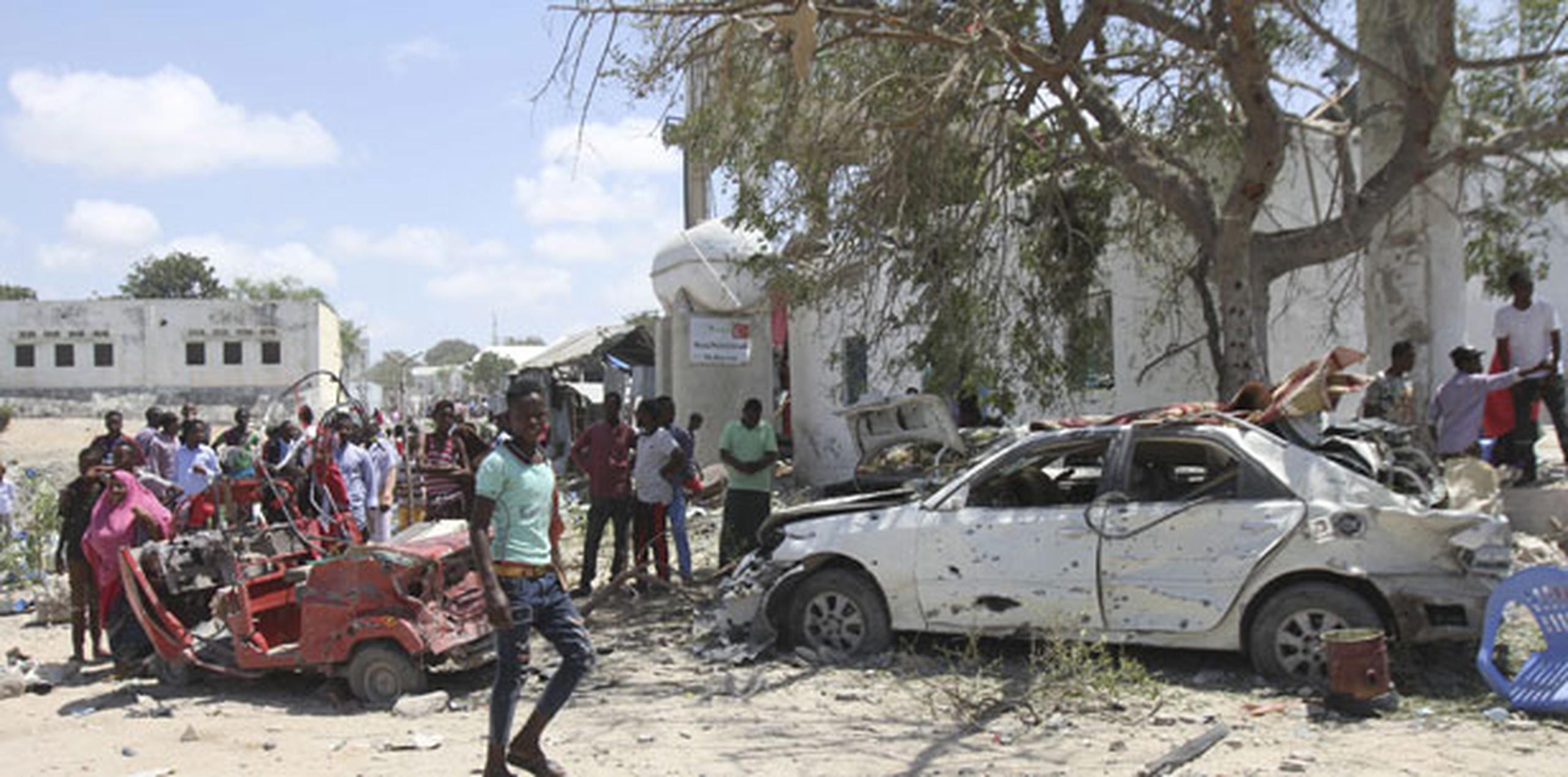 La milicia radical se atribuyó más tarde la responsabilidad por el atentado, que terminó con un periodo de calma en Mogadiscio. (EFE)