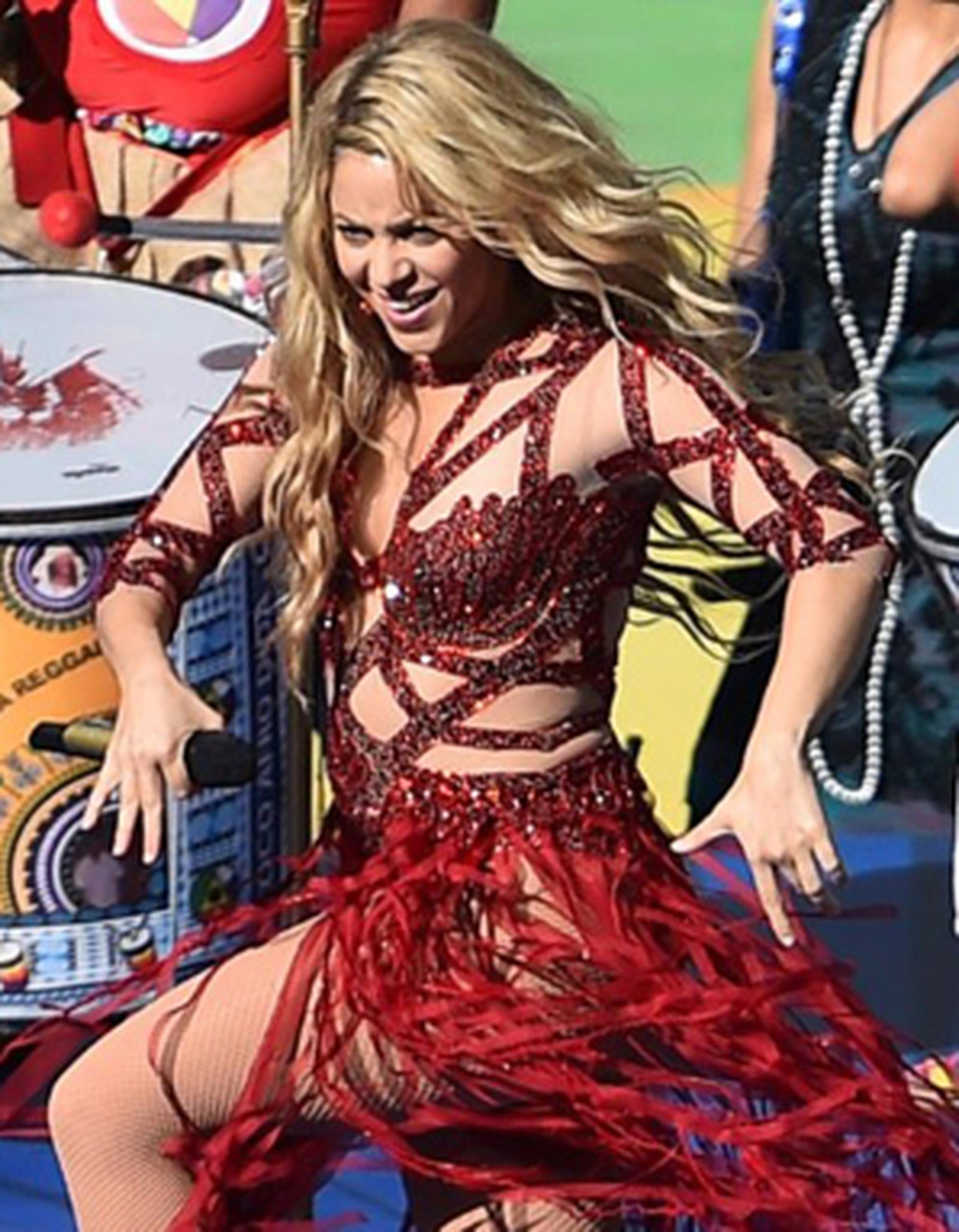 Shakira interpretó ayer "La la la". (AFP)