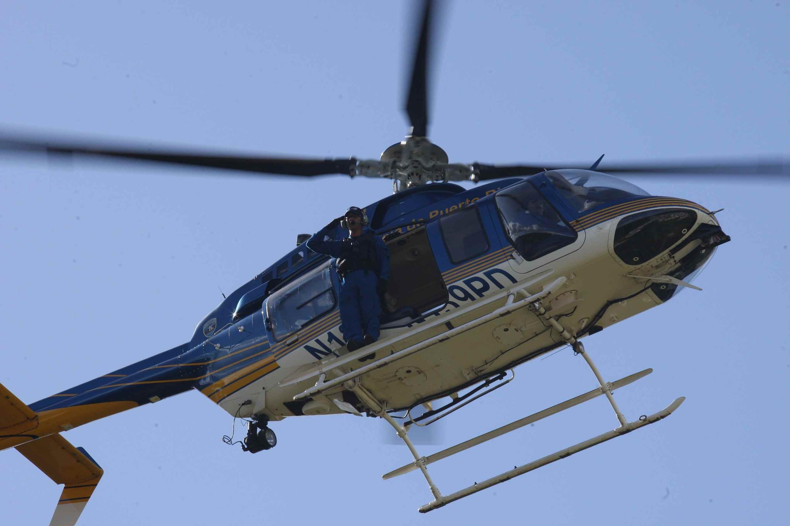 Agentes de FURA usaron un helicóptero para rescatar a dos hermanos. (GFR Media)