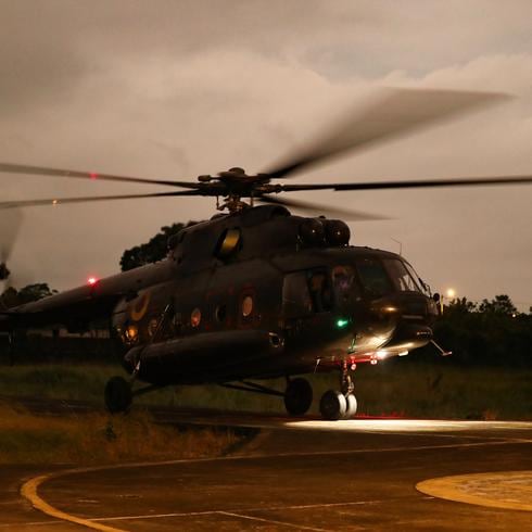 Mueren ocho tras accidentarse helicóptero militar en Ecuador