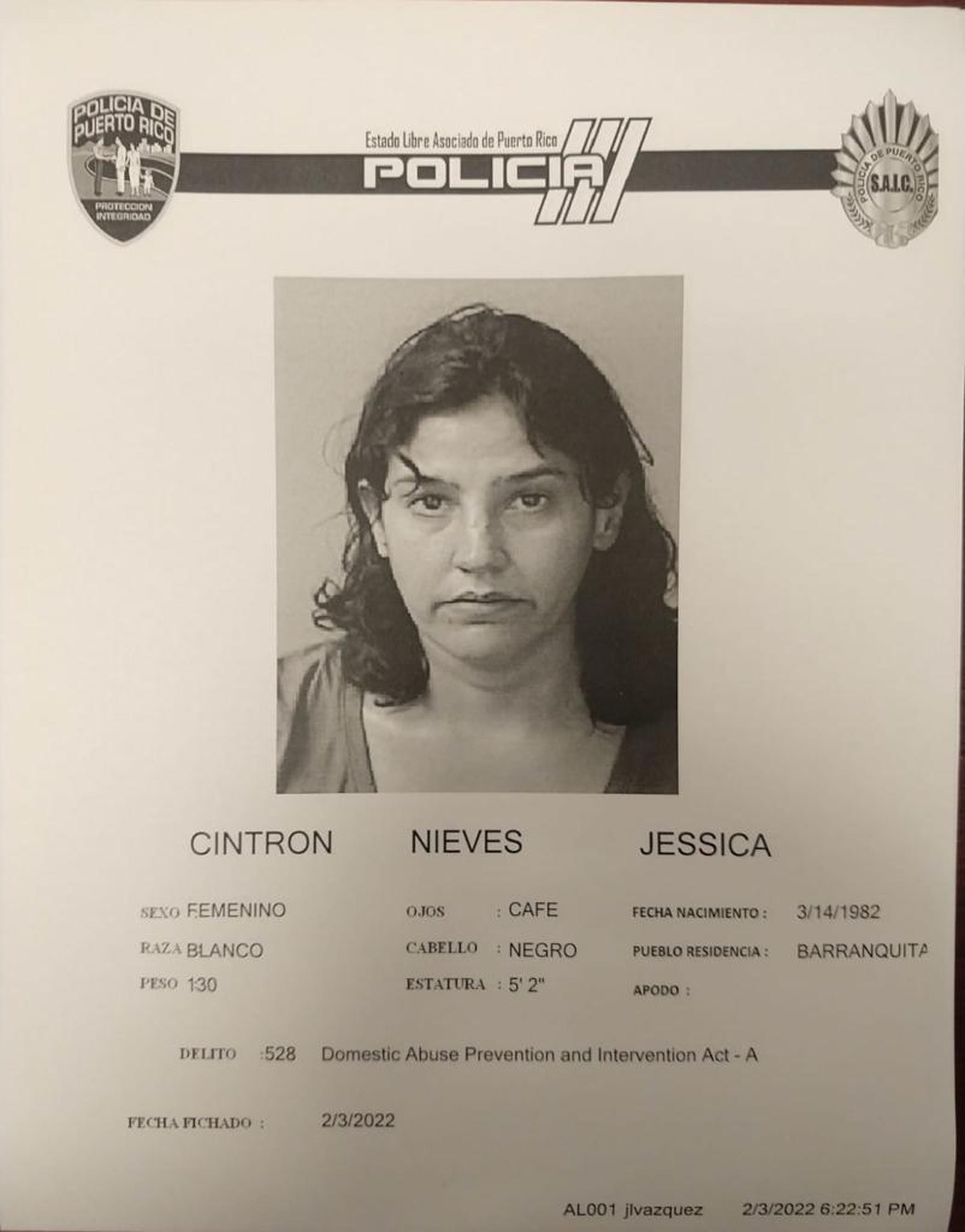 Jessica Cintrón Nieves, vecina de Barranquitas, fue acusada por presuntamente golpear con una piedra en la espalda a su pareja.