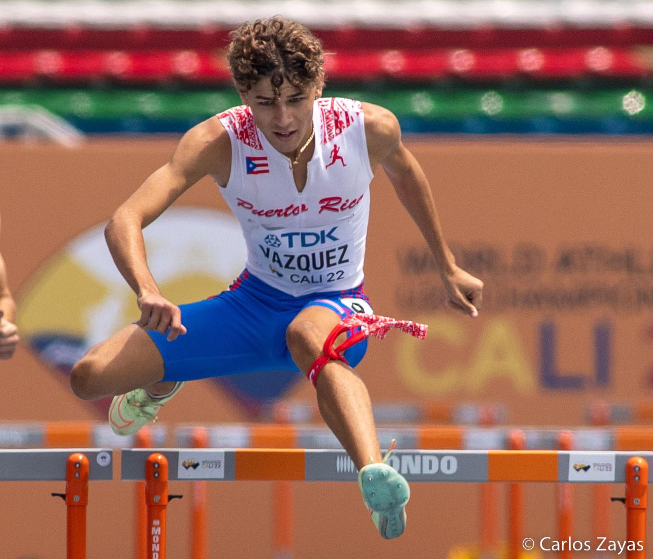 El juvenil corredor boricua Yan Manuel Vázquez rompió una marca de los 400 metros con vallas que pertenecía a Javier Culson.