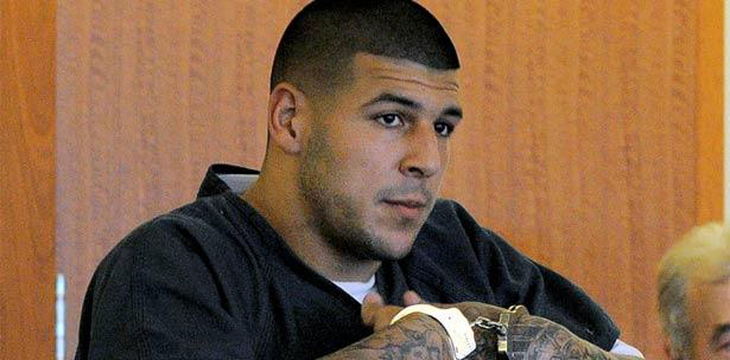 Hernández se ha declarado inocente de la muerte de Odin Lloyd, que recibió seis balazos en un parque industrial a menos de una milla de la casa del ex jugador de la NFL en North Attleborough, Massachusetts, el 17 de junio del 2013. (AP)
