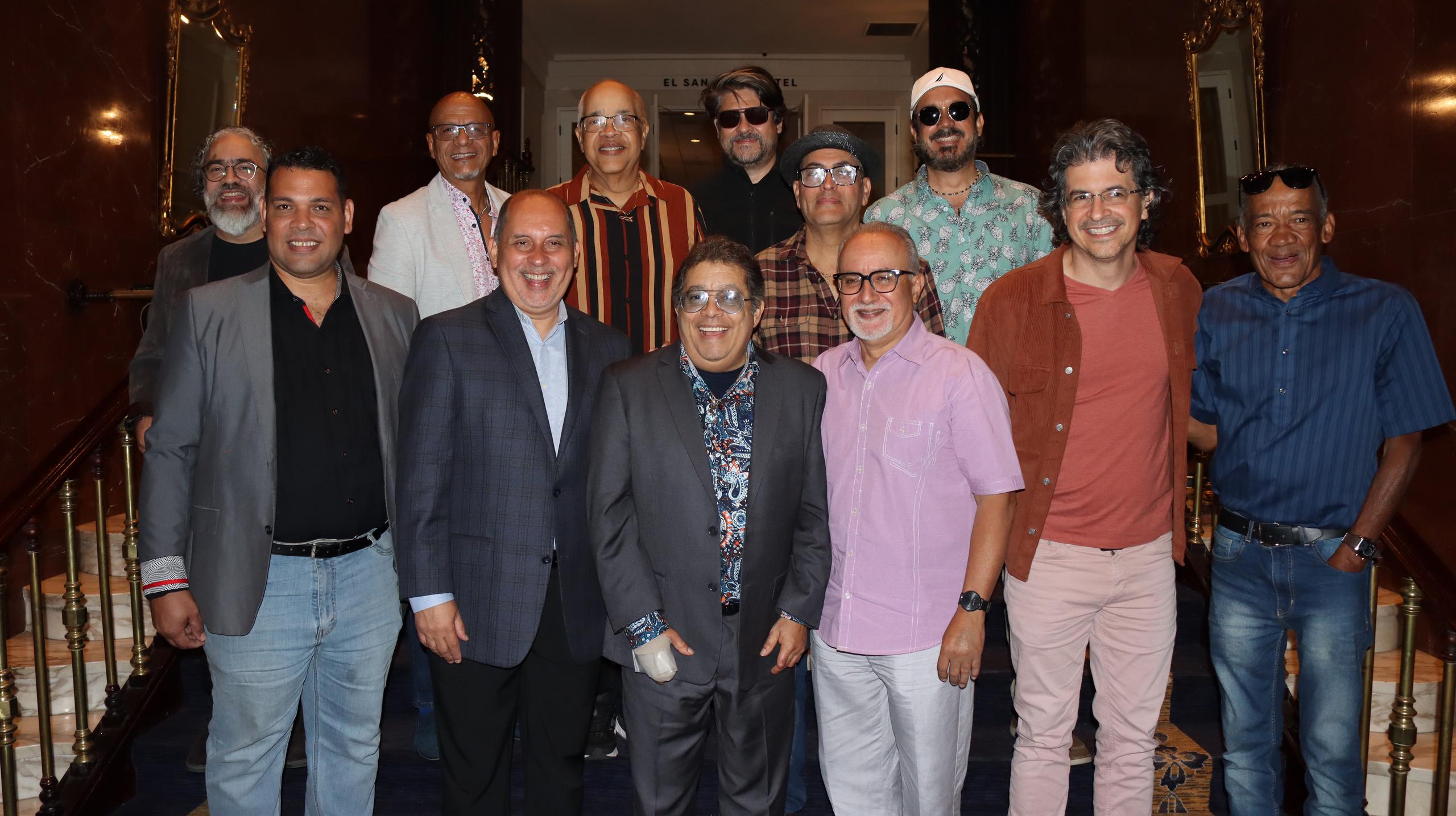 Giovanni Hidalgo estuvo acompañado por amigos y colegas músicos durante el anuncio de su proyecto en tributo a Tito Puente.