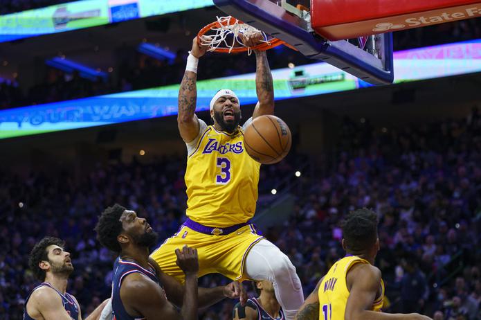 Filadelfia le pasó el rolo a unos Lakers sin LeBron James - Primera Hora