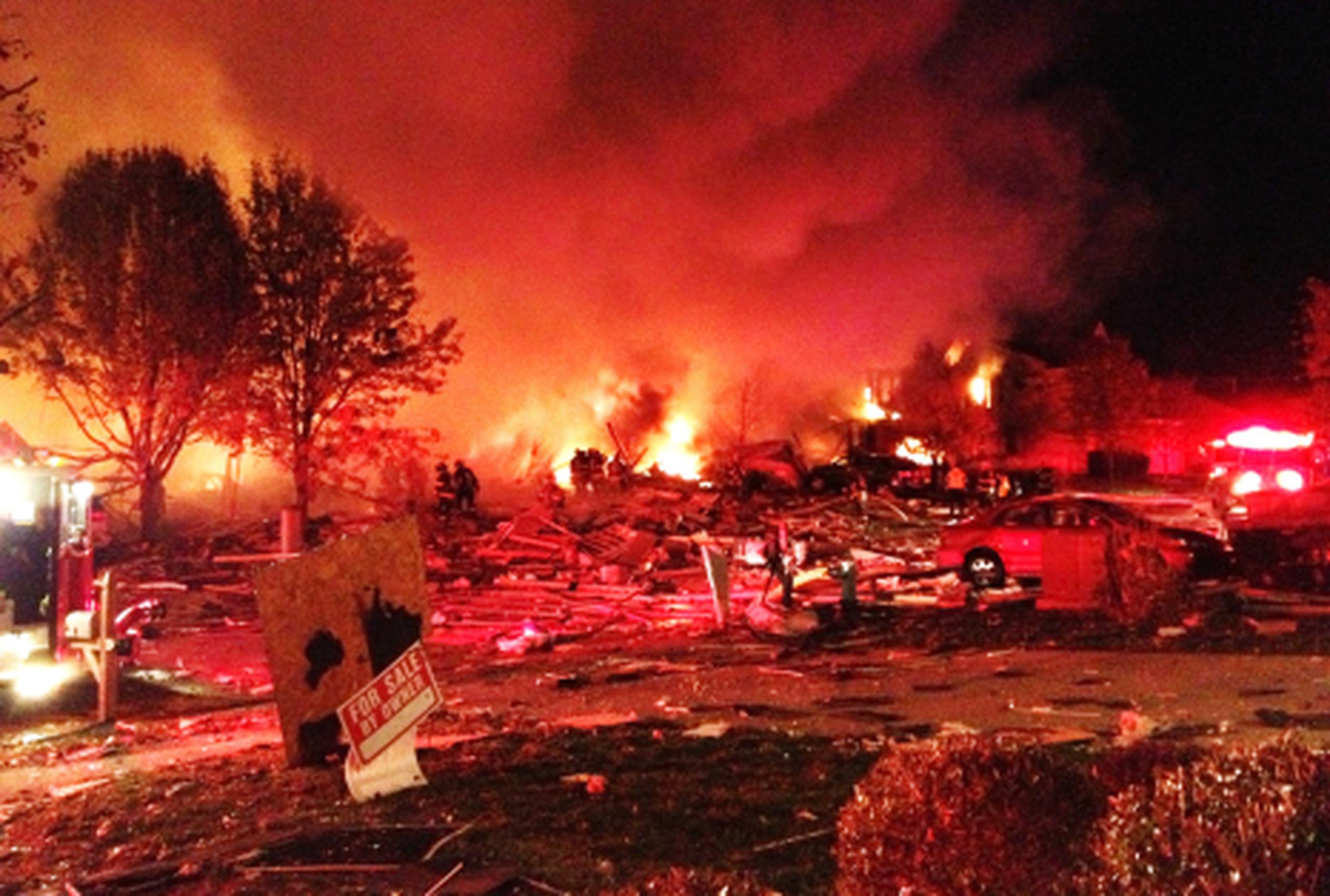 Múltiples hogares fueron afectados por la explosión. (AP Photo/The Indianapolis Star, Matt Kryger)