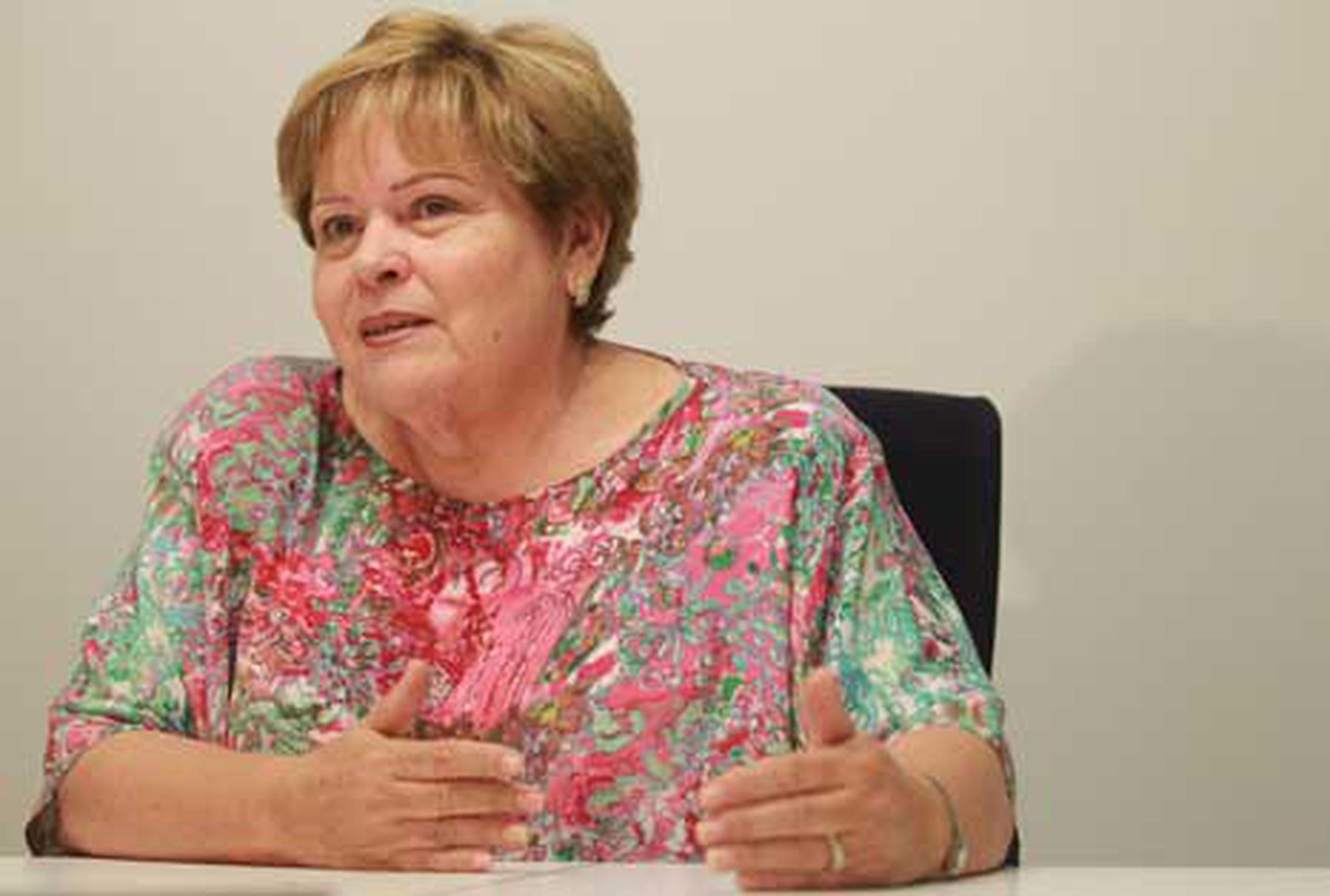 Aida Diaz denunció que se trasladó a una secretaria del sistema de retiro central al de maestros con un sueldo de $3,700. (Archivo)