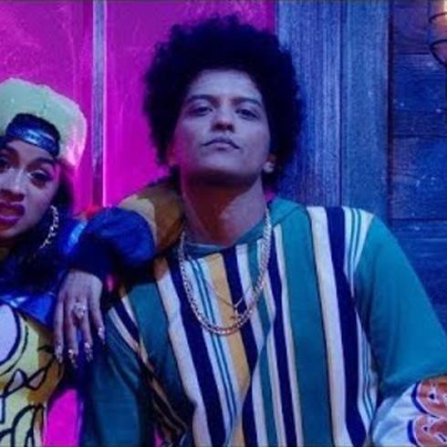 Bruno Mars y Cardi B en "Finesse"