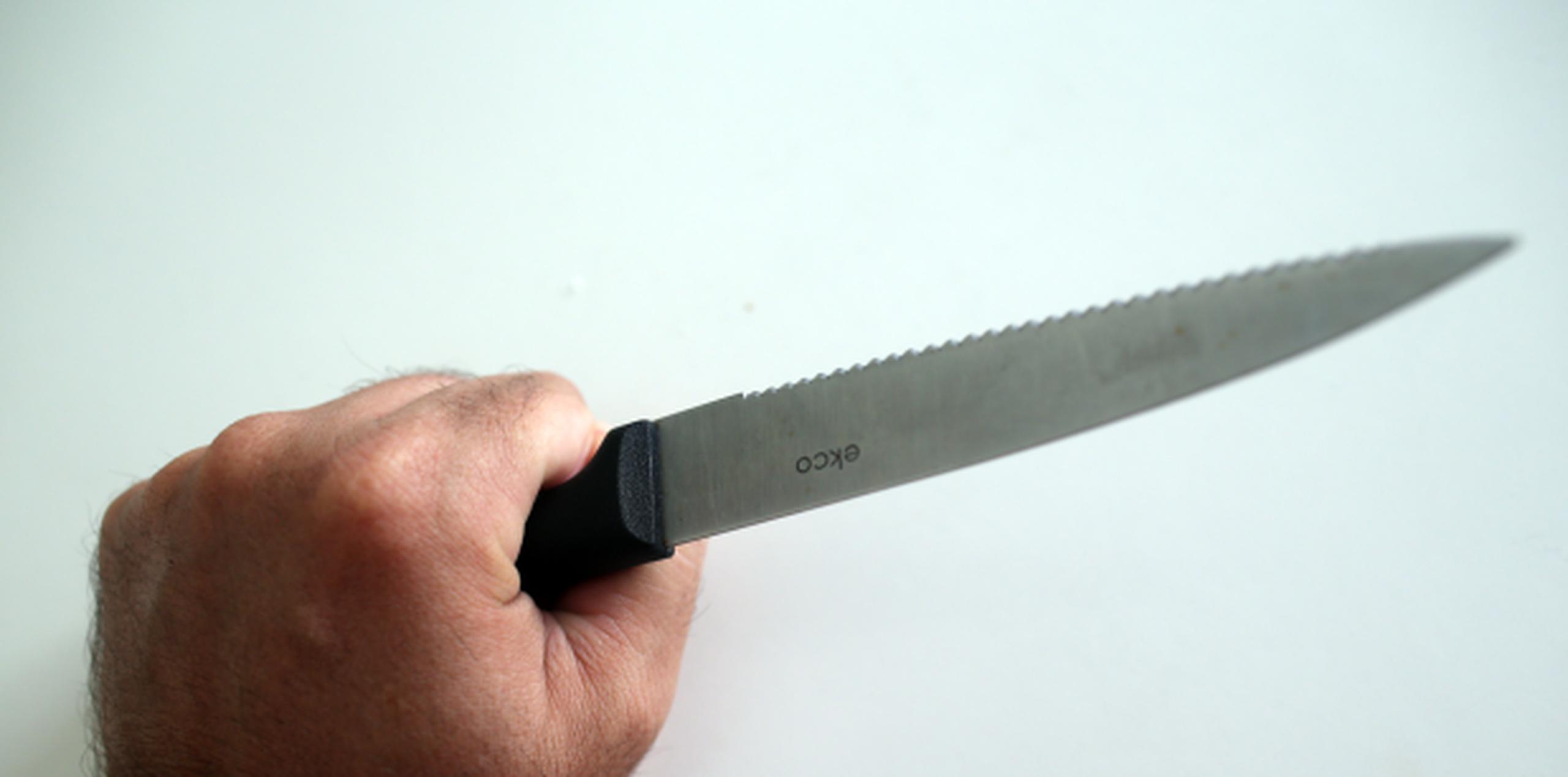 Algunos cuchillos eran plegados y otros con filos de hasta siete pulgadas. (Archivo)