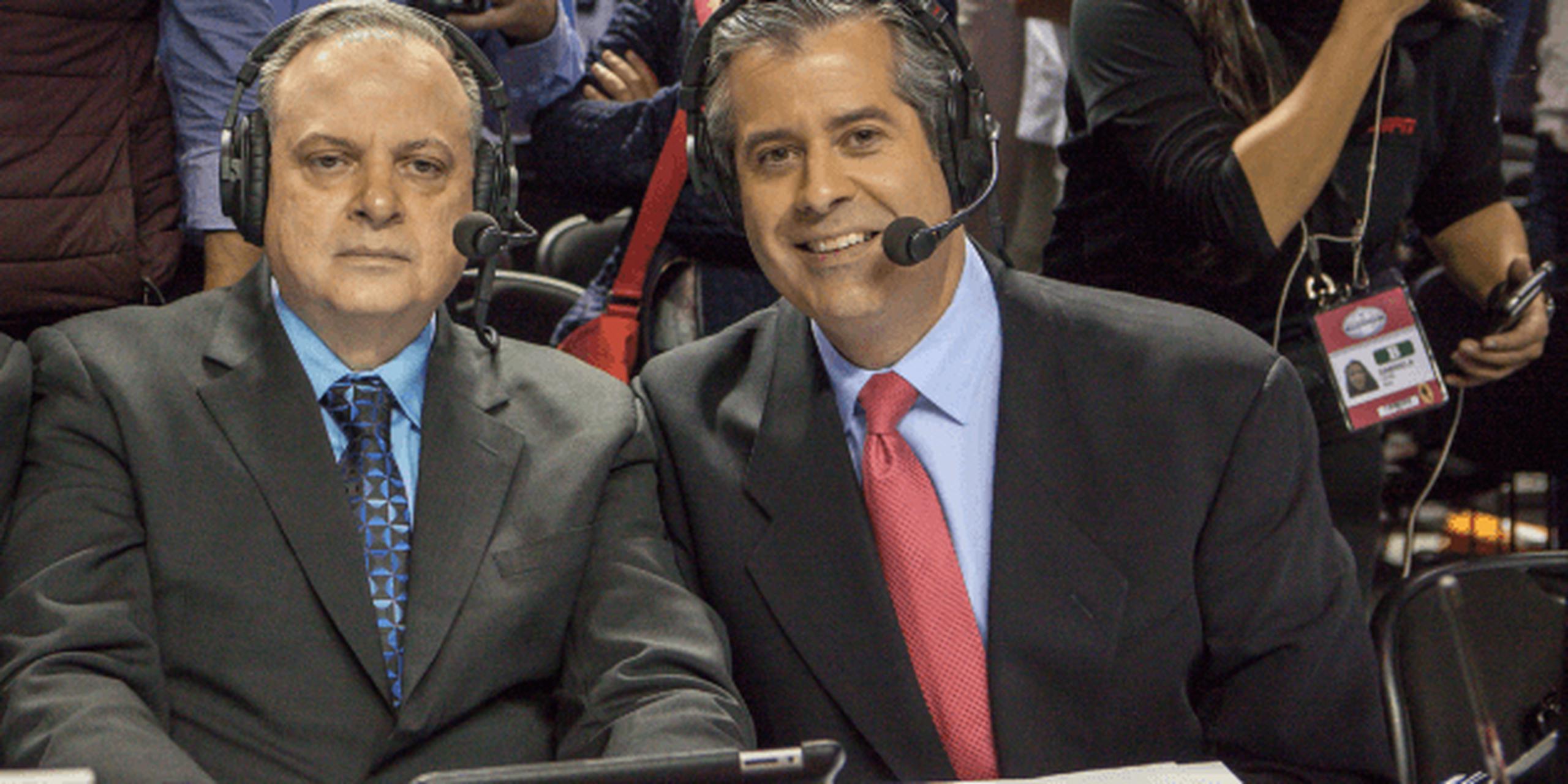 Carlos Morales (izquierda) y Álvaro Martín fueron compañeros de trabajo por muchos años en la cadena ESPN y ahora empiezan una nueva etapa en la plataforma NBA League Pass.