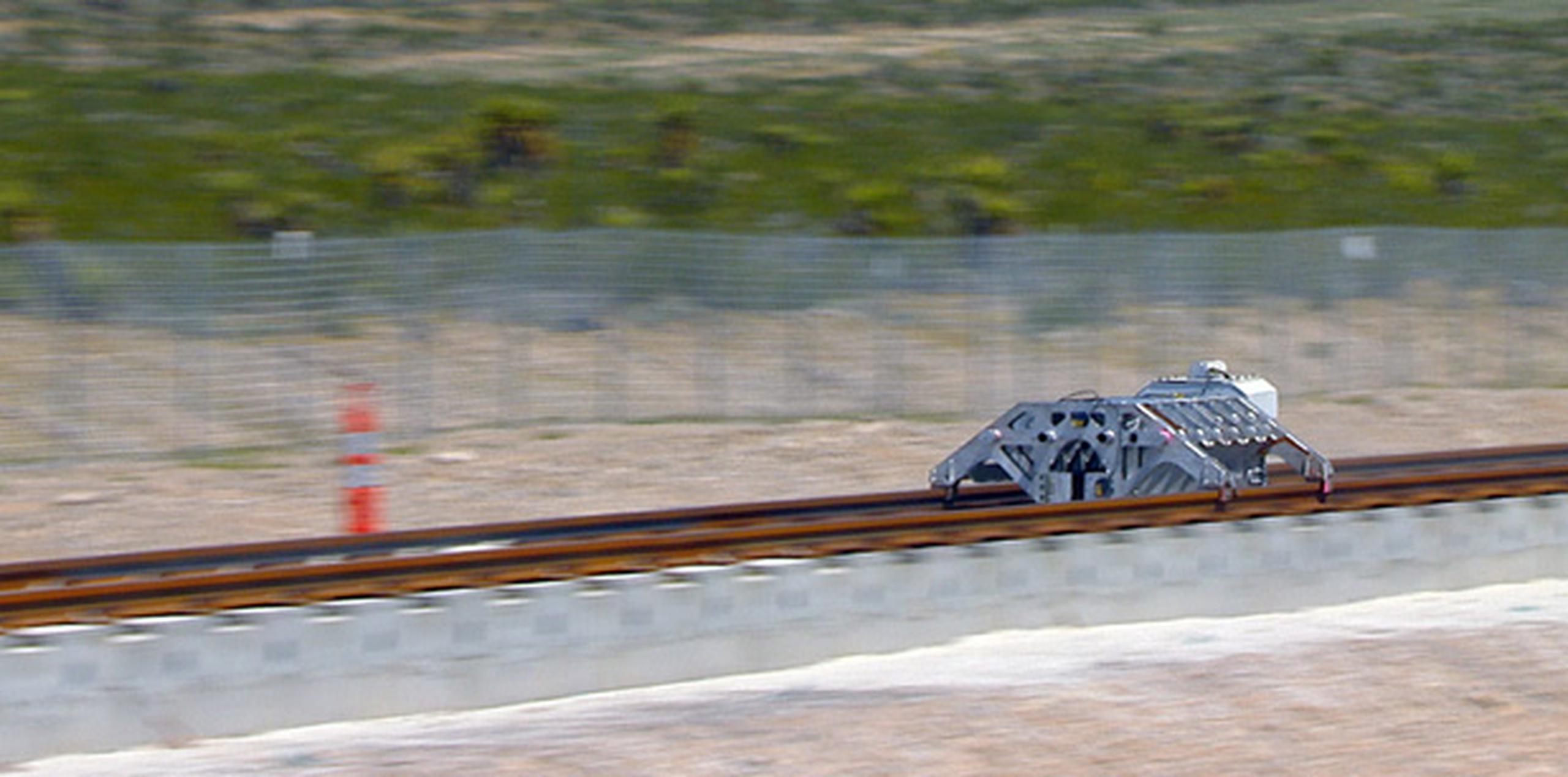 Fotografía distribuida por Hyperloop One que muestra la primera prueba del sistema de transporte supersónico conocido como "Hyperloop One" en Las Vegas. (EFE)