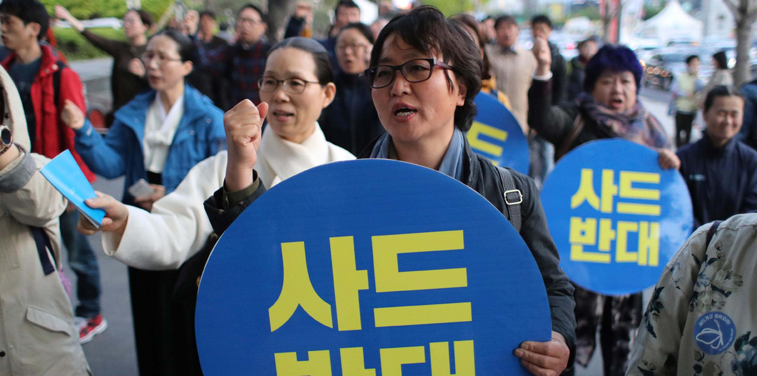 Hoy se realizaron en Seúl varias protestas en contra de la instalación de este sistema antimisiles. (AP)